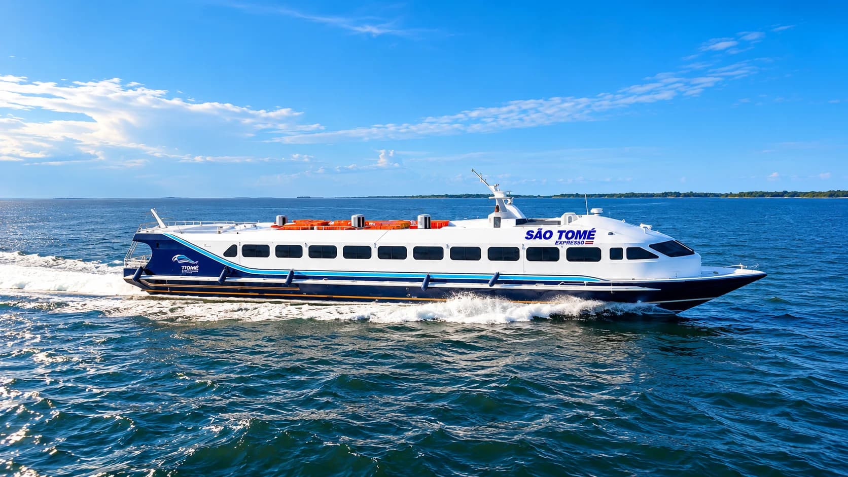 Lancha São Tomé Expresso navegando